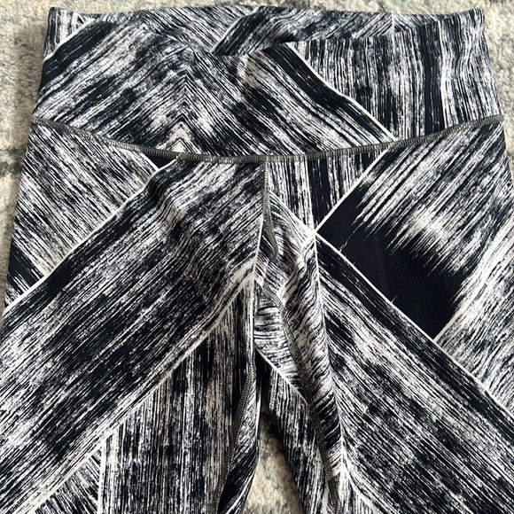 Lululemon cropped leggings - Picture 2 of 12